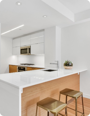 Modern NYC kitchen with high-end finishes, perfect for luxury property buyers.