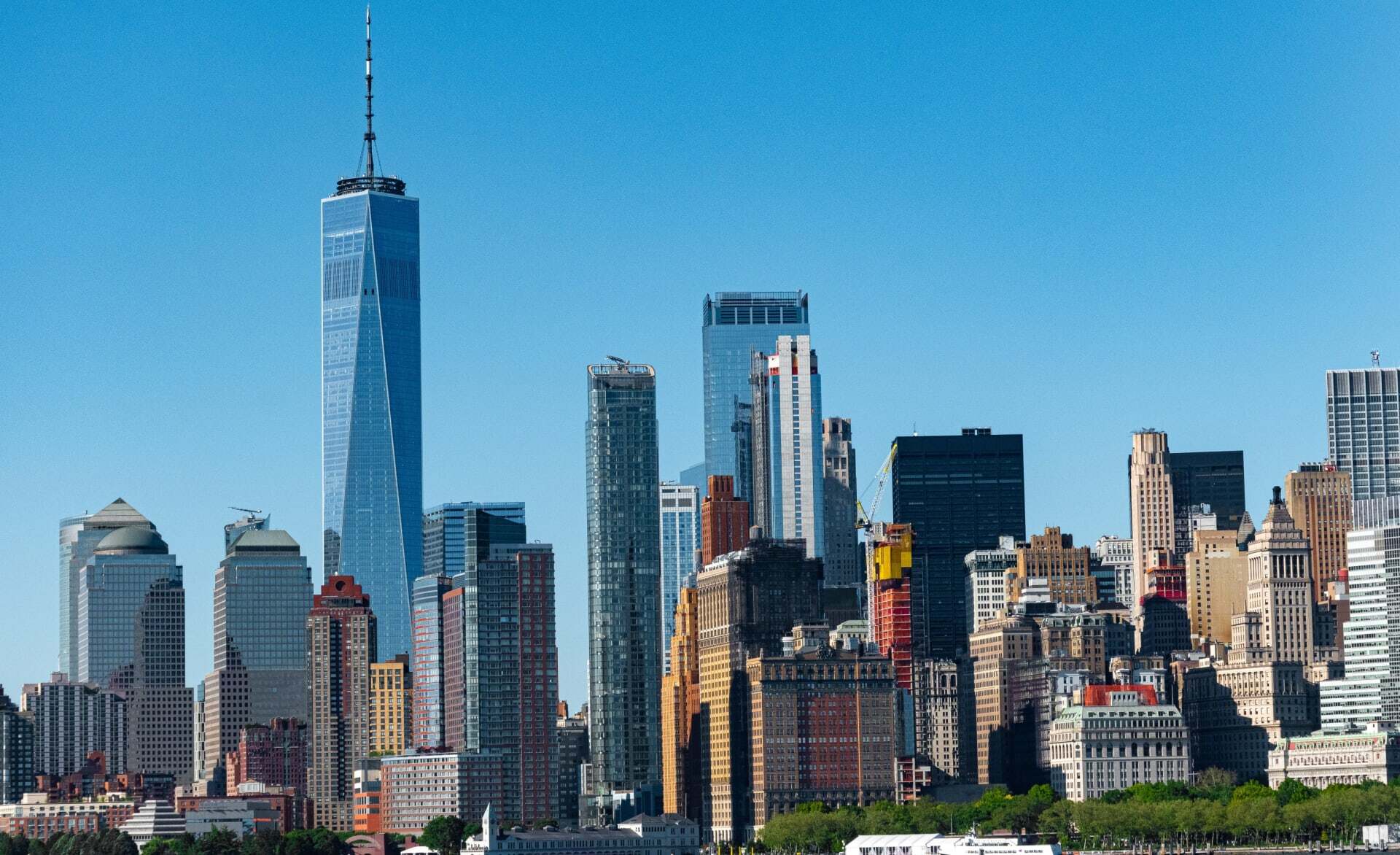 One World Trade Center and Lower Manhattan skyline, a symbol of NYC’s thriving real estate market.